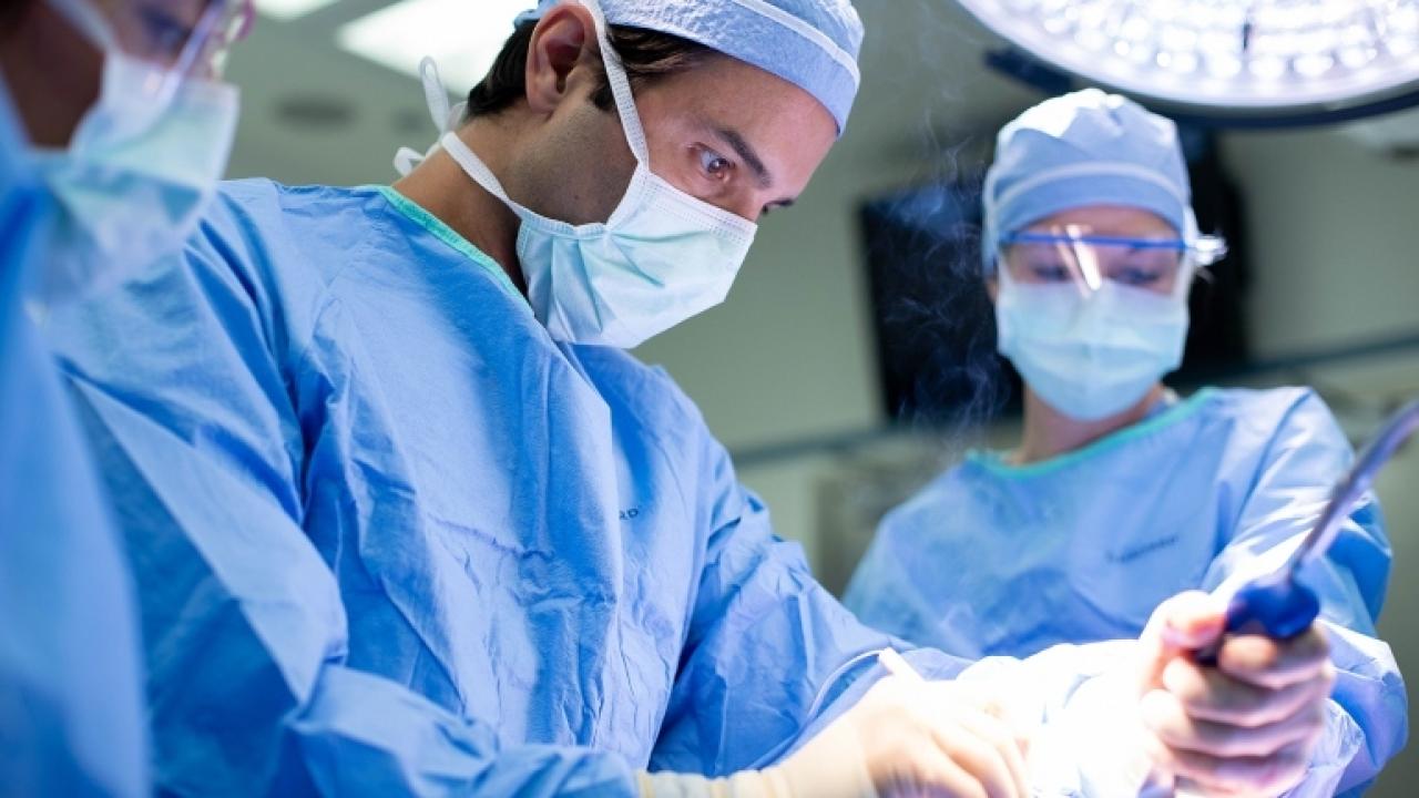 Hani Sbitany, MD, a plastic and reconstructive surgeon at UCSF Health, performs a breast reconstruction surgery. Sbitany is one of a few surgeons using a procedure that is less invasive and has a less painful recovery. Photo by Susan Merrell Hani Sbitany, MD, a plastic and reconstructive surgeon at UCSF Health, performs a breast reconstruction surgery. Sbitany is one of a few surgeons using a procedure that is less invasive and has a less painful recovery. Photo by Susan Merrell