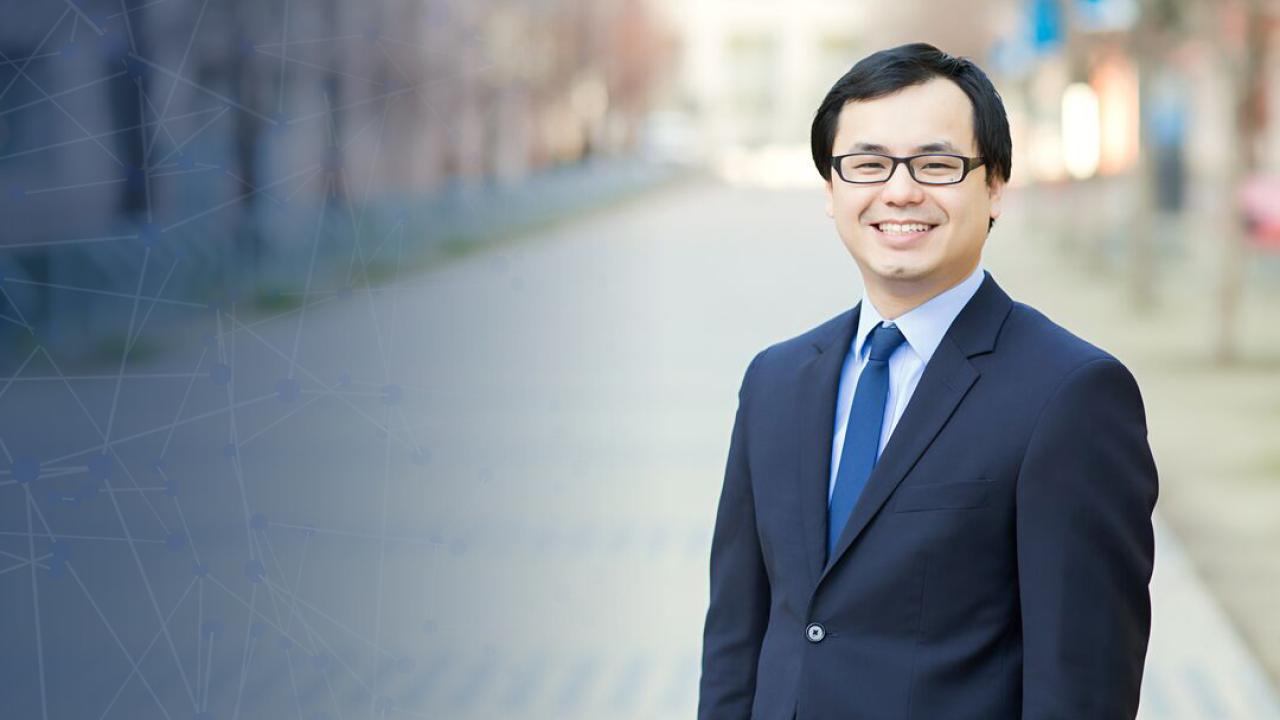 Dr. Julian Hong