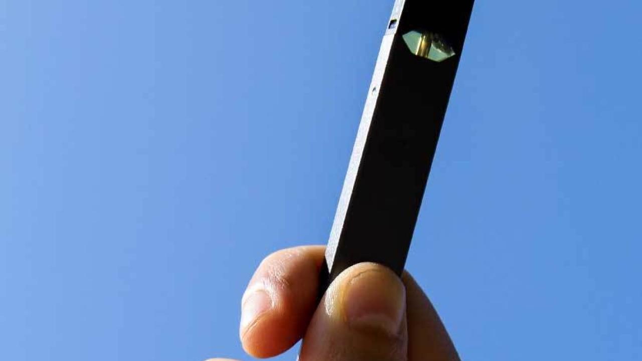 Example of Juul and Ecigarette