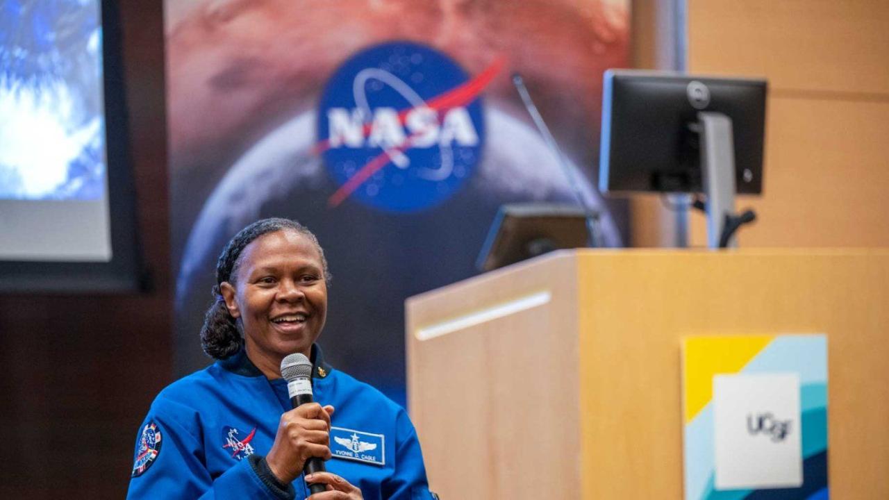 NASA astronaut Yvonne Cagle addresses patients, families, and faculty during a recent visit to UCSF. Photos by Deanne Fitzmaurice Photos by Deanne Fitzmaurice